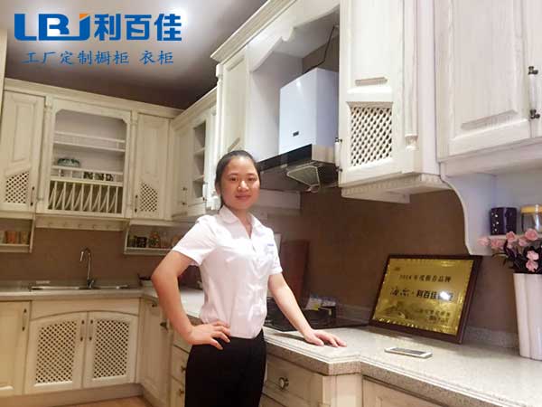 湘女未必只多情 ，外柔內剛顯神通——利百佳金牌導購羅文芳風采
