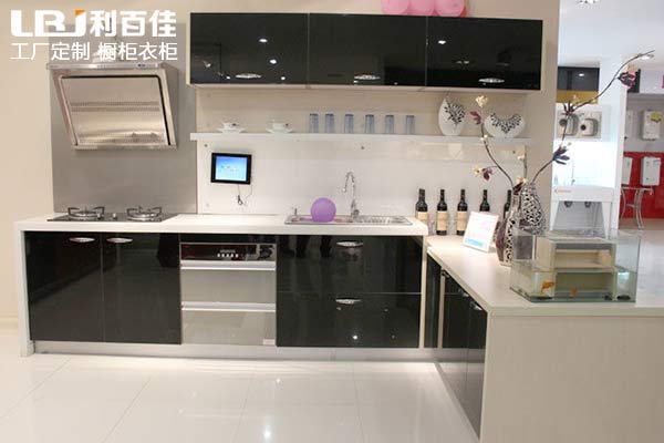 利百佳全屋定制|烤漆櫥柜保養得如此美，原來有妙招！