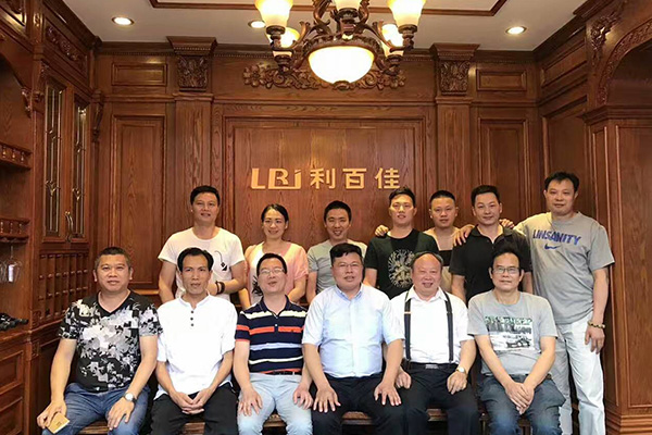湖南省裝飾裝修及建材行業精英齊聚利百佳全屋定制