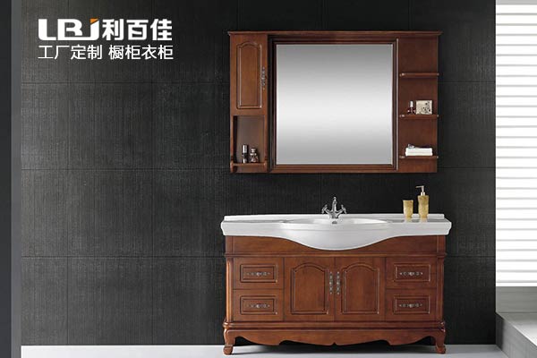整體衛(wèi)浴柜定制PK木工打造衛(wèi)浴柜，誰(shuí)能贏？