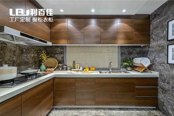 長(zhǎng)沙利百佳櫥柜品牌聽(tīng)說(shuō)櫥柜行業(yè)要洗牌了!