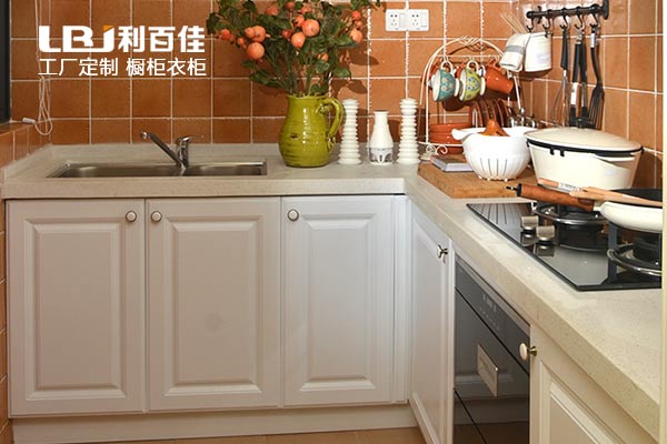 利百佳櫥柜定制廠(chǎng)家和你說(shuō)說(shuō)定制整體廚房櫥柜那些事