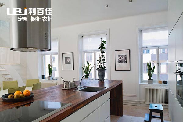廚房櫥柜臺(tái)面這樣子裝，永遠(yuǎn)都不會(huì)過(guò)時(shí)！